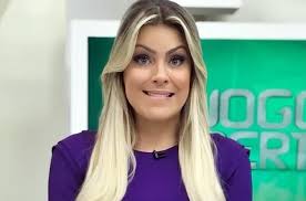 Renata fan critica inter após derrota para o fortaleza pelo brasileirão imagem: Renata Fan Posta Foto Rara De Biquini E Deixa Os Seguidores Surpresos Rd1