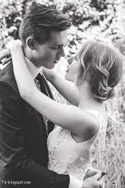 الحب بالصور والكلمات شاهد اجمل صور حب ولهفة احب بك روحا استولت علي روحي صور حب جديدة للعشا Bride And Groom Gifts Wedding Postcard Bride And Groom Pictures