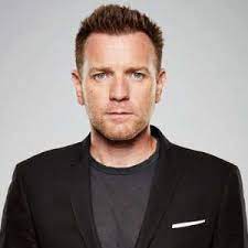 He naturally has 'light brown' hair and blue colored eyes. Ewan Mcgregor Age Height Weight Girlfriend Net Worth Bio Celebrityhow