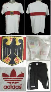 Verzicht muß auch der ausrüster adidas üben, denn die drei streifen sind ebenso nicht erlaubt, wurden vom trikot entfernt. Rudern Olympia 1988 Deutschland Agon Sportsworld