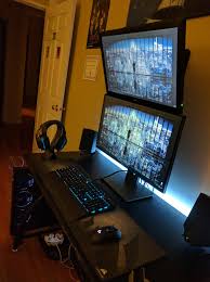 Started First Full Time Job Built A Celebratory Gaming Pc Computertisch Computer Schreibtisch