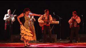 Los gitanos siempre están rodeados de felicidad, alegría y. O Encanto Cigano Musica E Danca Ciganas Youtube