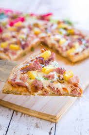Pizza hut adalah salah satu restoran makanan segera yang menyediakan pizza sebagai menu andalan. How Many Calories In A Slice Of Hawaiian Pizza