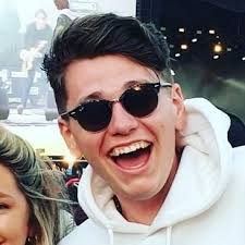 Darren McNulty (@dizzymac123)