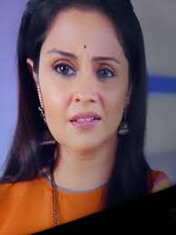 This one is now irritating me ,her nonsense of getting savi married is  getting out of hand🙄