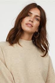 Iris Romo's Instagram, Twitter & Facebook