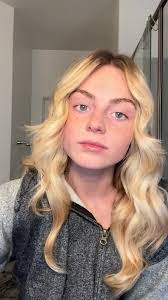 Renee Light's Instagram, Twitter & Facebook