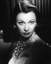 Vivien Leigh played so well Blanche Dubois, a woman both fragile and shy  woman, in "A Street Car Named Desire"(1951) isn't she?