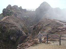 During the volcanic activity of la soufriere in 1979 many people were evacuated from their own homes. Fumees Au Sommet De La Soufriere Volcans Montagne Volcan De La Soufriere Basse Terre Guadeloupe Routard Com