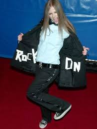 Avril lavigne officially arrived to tiktok on monday (june 21) when a video of the musician singing along to her 2002 hit sk8er boi dressed in in the sk8er boi redux, lavigne dons street clothes similar to those she would've worn 20 years ago. Avril Lavigne Style Pics Of Avril Lavigne Through The Years