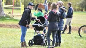 Zara tindall pregnant with third child, husband mike reveals. Zara Tindall Uberraschung Erster Ausflug Mit Baby Lucas Gala De