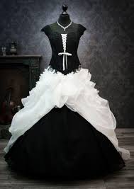 Check spelling or type a new query. Extravagante Brautmode Schwarze Brautkleider Schwarz Weisse Und Ausgefallene Brautmode Extravagante Brautmode Ausgefallene Hochzeitsanzuge Gehrocke
