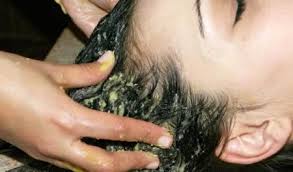 Il tuorlo dell'uovo è ottimo per i capelli secchi, danneggiati e con la tendenza alle doppie punte. Maschera All Uovo Per Capelli Rimedio Naturale