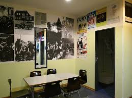 Ask anything you want to learn about jeraldin rivera by getting answers on askfm. File Die Borse Wuppertal Die Kunstlergarderobe 2 Jpg Wikimedia Commons