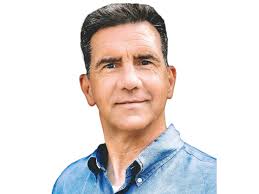 Perry Bender's Instagram, Twitter & Facebook