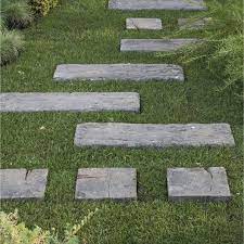 des allees inspirees pour votre jardin leroy merlin traverses jardin pierre reconstituee pas japonais