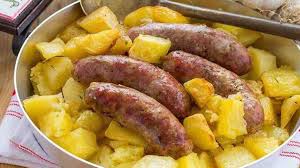 Pommes De Terre Et Saucisses Cuites Au Four Page 2 A 2 Recettes Faciles Recette Recettes De Cuisine Recette Facile Pomme De Terre