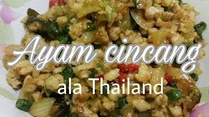 Sisakan sedikit minyak dalam kuali dan tumis bawang merah, halia, dan bawang putih hingga. Resepi Ayam Masak Pedas Ala Thai