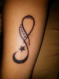 Ay Yildiz Kritzelei Tattoo