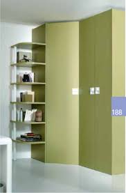 La collezione nidi interpretata attraverso situazioni che si contraddistinguono per varietà stilistica, cromatica e di suggestione. Armadi Ad Angolo Per Le Camerette