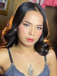 Makeup and hairstyling services needed in Chicago