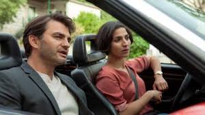 Messer am hals ist ein kriminalfilm aus dem jahr 2018 von michael kreindl mit neda rahmanian, lenn kudrjawizki und kasem hoxha. Der Kroatien Krimi Constantin Film