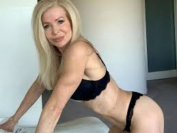 Super-fit gran attracts men half her age – and doesnt spend every day in  gym - Daily Star