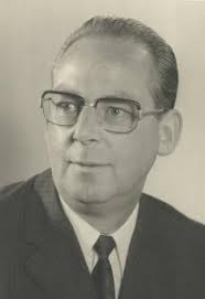 Seid stets bereit, jedem Rede und Antwort zu stehen, der von euch  Rechenschaft fordert über die Hoffnung, die euch erfüllt. 1