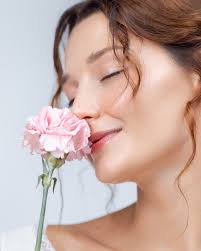 977 Photos de La Femme Sent La Fleur