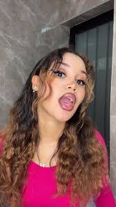 Amanda Yoho's Instagram, Twitter & Facebook