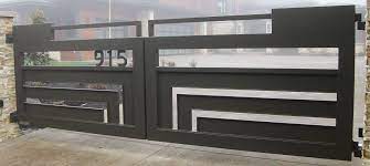 Find ideas and inspiration for modern driveway gates to add to your own home. Pin On Driveway Gate