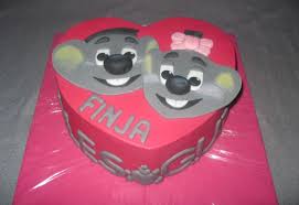 Diese Beiden Sussen Mause Kennt Bei Uns Fast Jedes Kind Denn Es Sind Die Maskottchen Ed Edda Vom Europapark Und Auf Kinder Torten Herztorte Kindergeburtstag