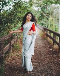 Saree Poses Ideas For Girl Simple Stylish Saree Photography Poses For Girls Part 2 Dubai Burj Khalifas The saree comes with a running plain blouse with borders. saree poses ideas for girl simple