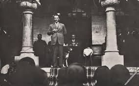 Cankaya Kosku Nun Bahcesi Nde Kopek Yavrulariyla Birlikte 1923 Iste Ataturk Ataturk Hakkinda Bilmek Istediginiz Hersey