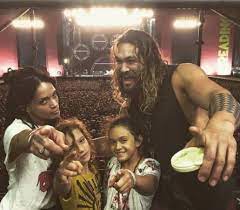 Despite being close to her grandmother, coni, lola may have never met her grandfather, joseph, given her. Film Serie Tv Jason Momoa With His Wife Lisa Bonet And Facebook