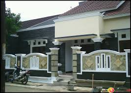 Selain kokoh, pagar tembok juga dikenal sangat kuat dan tidak akan mudah rusak dibandingkan dengan jenis pagar yang terbuat dari kayu atau besi. 47 Tiang Pagar Beton Minimalis