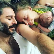 Γιόρτασαν τα γενέθλια των γιων τους και οι φωτό είναι υπέροχες. Ale3andros Mpoyrdoymhs Lena Drosakh H Tryferh E3omologhsh Me Aformh Ta Gene8lia Toy Gioy Toys Onlarissa Gr Nea Eidhseis Larisa