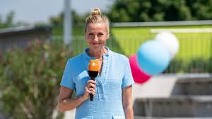 Juli 2020 das original vom mainzer lerchenberg! Zdf Fernsehgarten Am 23 05 2021 Heute Sitzengelassen Andrea Kiewel Wieder Solo News De