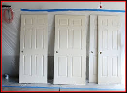 Mutfak dolabı boyama fikirleri verilirken akrilik boyaya bir miktar su eklenmesi önerilir. Sprey Boya Ile Mobilya Boyama