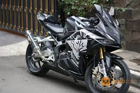 Hai gaes,kali ini gua review motor temen gue bro lukas dengan motor nya cbr 150r livery rwb cbu yang di bumbui ala roadracedan kira kira masih layak kah moto. Honda Cbr 250 R Tahun 2017 Hitam Full Modif Jakarta Pusat Jualo
