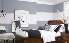 Wandfarbe Grau Graue Wand Mit Weissen Streifen Schlafzimmer Design Schlafzimmer Wand Schlafzimmerfarben