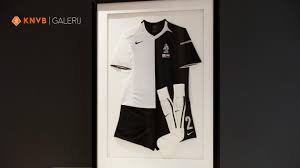 Bezig met laden van de grafiek. Knvb Galerij Aflevering 2 Zwart Wit Tenue Oranje Knvb