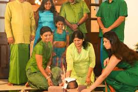 For men, the most traditional element of household clothing is sarong (for sinhala — «sarama»). Native Attires Of Various Communities In Sri Lanka Green Holiday Travels
