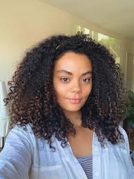 Jan 11, 2021 · with your head/hair still upside down, reach up, grab the bottom of the shirt, and lay it over your hair/head (so it's touching the nape of your neck and completely covering your hair). Hair Plopping Technique 101 How To Plop Hair With A Shirt Glamour