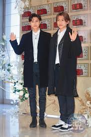 邱勝翊（1989年4月14日 － ），藝名王子，台灣藝人、演員及歌手，由模范棒棒堂節目出道。 為組合lollipop棒棒堂和jpm成員，及台灣channel v節目《模范棒棒堂》第一代成員之一。 藝人邱宇辰的親哥哥，其粉絲名為王族。 現為喜鵲娛樂公司旗下藝人，以唱歌及拍劇為主。 ç¨å®¶ é–ƒè¾­æœ‰å…§å¹• ç‹¼äººæ®ºcpæ¶é€² å¨›ç™¾ é‚±å®‡è¾°çˆ†è¢«é–ƒè¾­ Yahooå¥‡æ'©æ™‚å°šç¾Žå¦