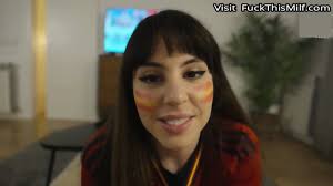 Pamsnusnu me relaja durante el partido del Mundial de fútbol con su lengua juguetona