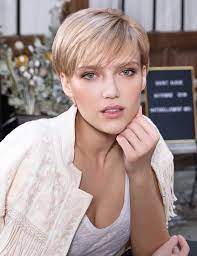 Les Coupes De Cheveux Tendance De L Automne Hiver 2018 2019 Coupe De Cheveux Coupe Cheveux Courts 50 Ans Cheveux Courts