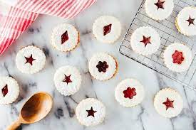 Popular throughout austria and germany, these linzer cookies are made from a rich buttery dough with ground almonds, filled with a tart raspberry jam, and finished with a sprinkling of confectioners' sugar. Austrian Linzer Cookie Helle Linzer Plaetzchen Recipe