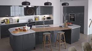 Havanna, c'est une gamme de meuble aux formes arrondies, avec un choix de cuirs et tissus hyper variés. 1001 Idees Deco Cuisine Gris Et Blanc Sobre Et Efficace
