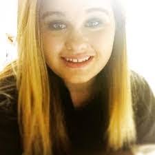 Essie Foster's Instagram, Twitter & Facebook